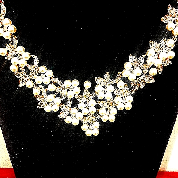 Formal Pearl and Rhinestone Statement Necklace NWOT - Picture 4 of 5